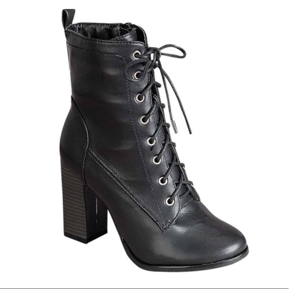 ❗️1 Left size 10❗️NWT Black Leather Heel Booties - Picture 6 of 6